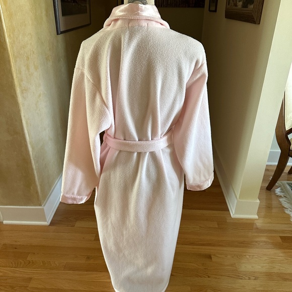 Erika Taylor Long Fleece Robe Pink Size Medium - Picture 10 of 15